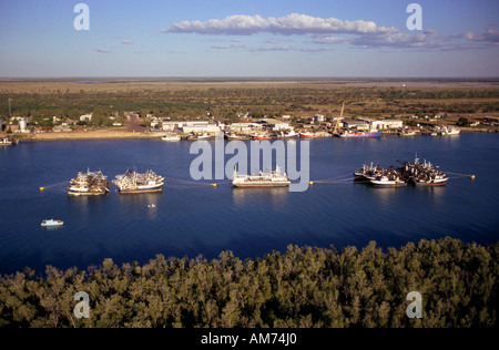 Flotta di gamberi in porto, Karumba, Golfo di Carpentaria, N Queensland, Australia Foto Stock