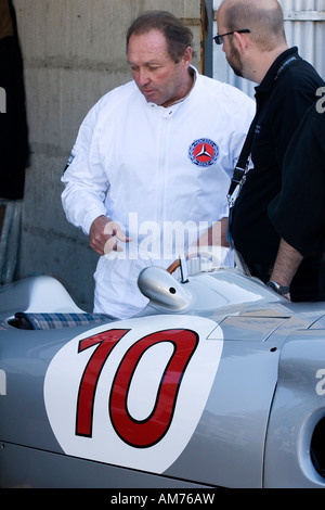 Jochen Mass presso il centro storico di Silberpfeil Mercedes W196, Anno di costruzione 1954, è stato guidato da Manuel Fangio, Nuerburgring Cla Foto Stock