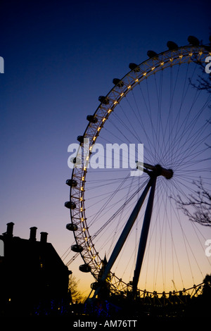 Il London Eye al crepuscolo Foto Stock