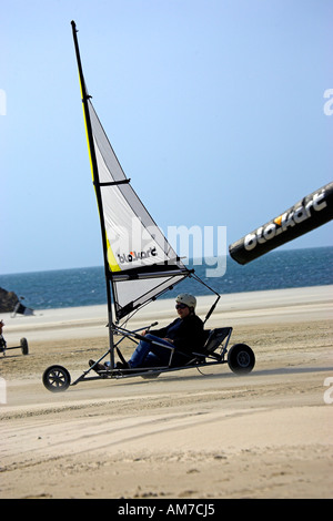 Jersey ,Isole del Canale della Manica UK su cinque Mile Beach di St Ouen di spiagge landyacht Blo Karting Foto Stock