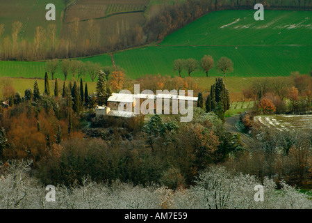Azienda abbandonata Umbria confine Toscana Italia Foto Stock