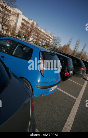 Parcheggio davanti alla Fiat di Torino, Italia. Foto Stock