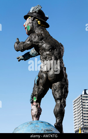 Scultura in bronzo Mercurio di fronte alla Torre postale, Bonn, NRW, Germania, Foto Stock