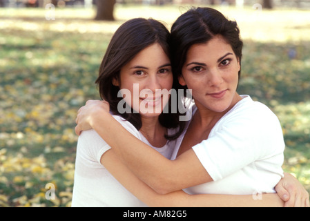 Giovani donne sorridenti, ritratto Foto Stock