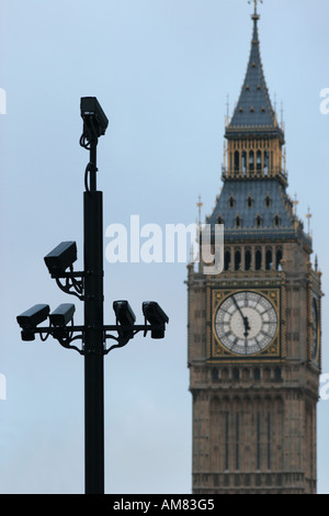 Televisivi a circuito chiuso tvcc telecamera di sorveglianza a Londra England Regno Unito Foto Stock