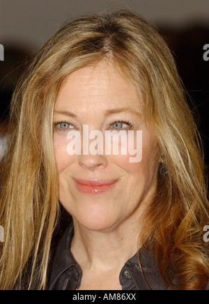 Catherine o Hara arriva al Kennedy Center per il sesto Premio annuale Mark Twain a Lily Tomlin domenica 26 2003 ottobre Foto Stock