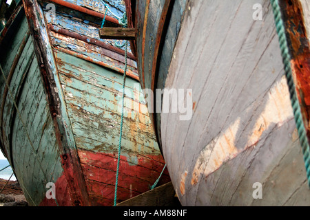 Close up dettaglio della chiglia di una imbarcazione di un naufragio, Salen, Isle of Mull, costa ovest della Scozia, Regno Unito Foto Stock