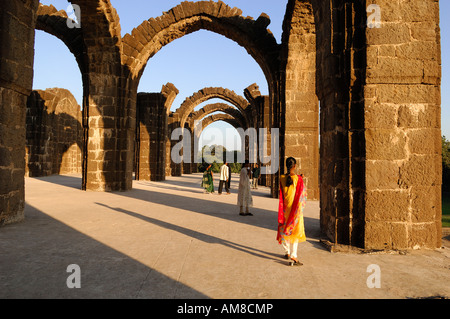 India, Karnataka, Bijapur, Bara Kaman, incompiuto Ali Roza mausoleo Foto Stock