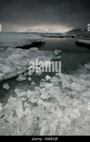 Drammatico paesaggio da Billefjorden, Spitsbergen, regione di Svalbard, Norvegia. Foto Stock