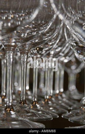 Svuotare bicchieri di vino Foto Stock