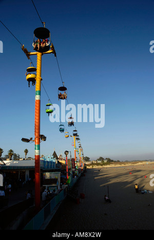 La Gondola al tramonto sulla Santa Cruz Boardwalk in California Foto Stock