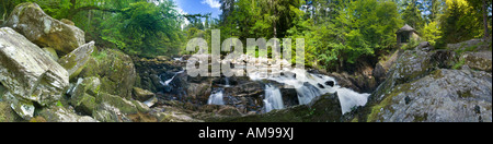 Nero Linn cade, River Braan, Eremo, Dunkeld, Perthshire, Scotland, Regno Unito Foto Stock