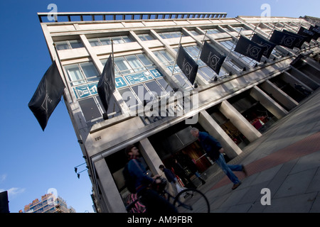 Habitat mobili e department store esterno tottenham court rd nel west end di Londra Foto Stock