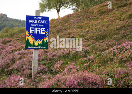 Rischio di incendio d'autunno - si prega di non avviare il cartello antincendio; gestione della brughiera scozzese, Braemar, Cairngorms National Park, Aberdeenshire Scotland UK Foto Stock