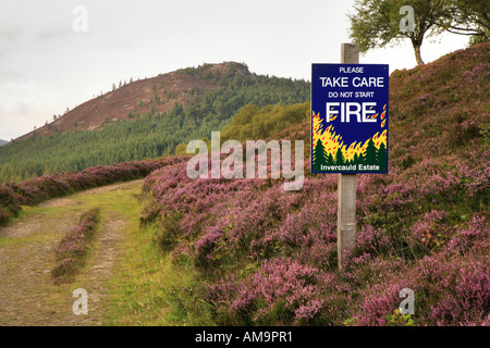 Rischio di incendio d'autunno - si prega di non avviare il cartello antincendio; gestione della brughiera scozzese, Braemar, Cairngorms National Park, Aberdeenshire Scotland UK Foto Stock