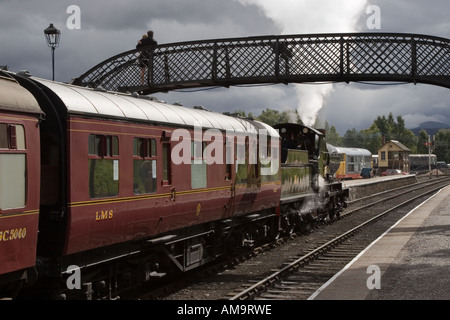 Restaurato treno a vapore; locomotore sul Strathspey patrimonio Steam Railway al Boat of Garten, Aviemore, Cairngorms National Park Scotland Regno Unito Foto Stock