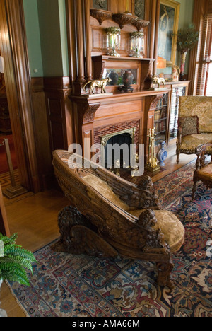 Ornato mobili intagliati sul display a Maymont, Il Dooley Mansion in Richmond, Virginia. Foto Stock