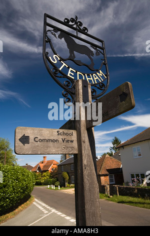 West Sussex South Downs NP Stedham segno del villaggio Foto Stock