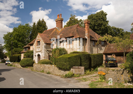 West Sussex South Downs Amberley Villaggio Chiesa strada casa sostanziale Foto Stock