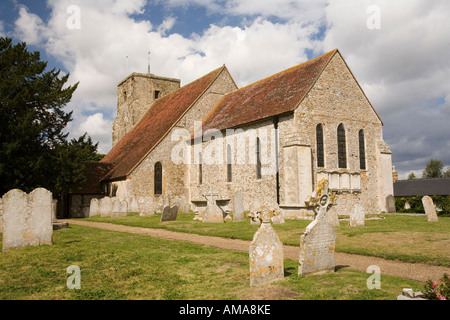 West Sussex South Downs Amberley Villaggio del XII secolo la chiesa parrocchiale di San Michele Foto Stock