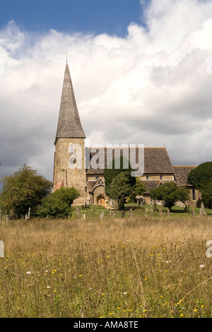 West Sussex Wisborough Green Village chiesa attraverso il Glebe Prato Foto Stock