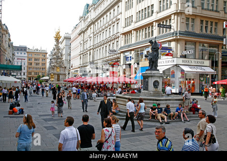 Agosto 2008 - Persone al Graben strada pedonale a Vienna Austria Foto Stock
