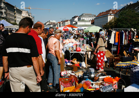 Agosto 2008 - sabato il mercato delle pulci a Naschmarkt Vienna Austria Foto Stock