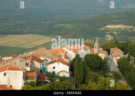 Vista dei tetti in terracotta di Montona Foto Stock