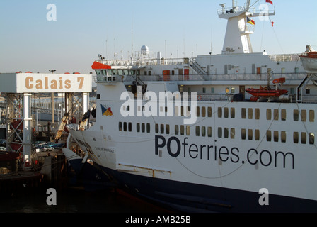 Calais cross channel ferry terminal portuali berth 7 sette ormeggiati P O ferry orgoglio della Provenza Foto Stock