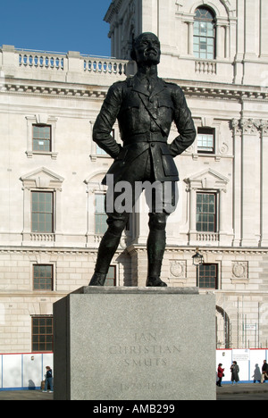 Londra statua di Jan Christian granello di fuliggine leader sudafricano che ha promosso i legami con la Gran Bretagna e il Commonwealth delle Nazioni Foto Stock