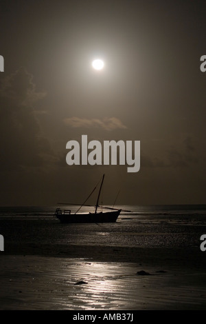 Dhow con luna piena Foto Stock