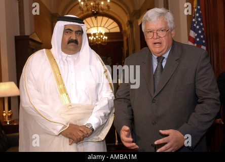 Sheikh Hamad bin Khalifa al Thani Emiro del Qatar si incontra con House Speaker Dennis Hastert presso il Campidoglio di Washington Foto Stock