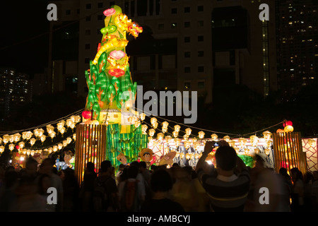 Un gigantesco drago lanterna nel Victoria Park Causeway Bay Hong Kong Foto Stock