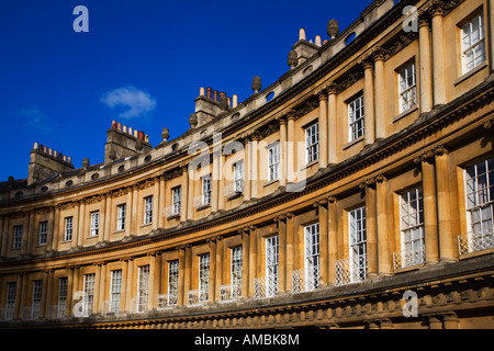 Il Circo a grado i ha elencato il cerchio delle case cittadine dall'architetto John Wood a Bath Somerset Inghilterra Foto Stock