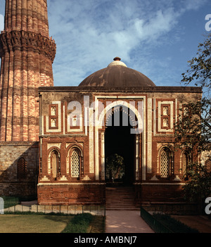 Ala'ho Darvaza, Quwwat al-Islam moschea, Delhi India Foto Stock