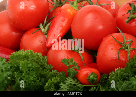 Pomodori rossi maturi verdure primo piano immagini foto foto dall'alto in orizzontale ad alta risoluzione negli Stati Uniti Foto Stock