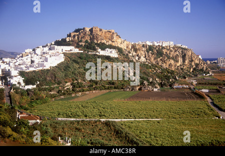 Vista che mostra il castello a Salobrena, una storica cittadina sulla Costa Tropical Foto Stock