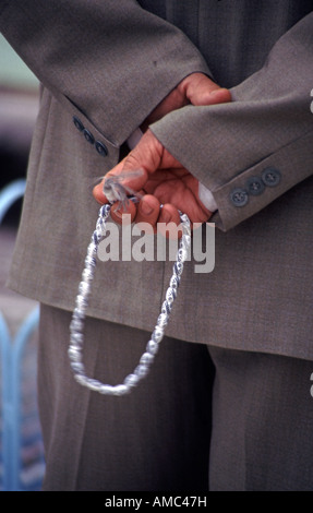 Uomo con preoccupazioni sfere Grecia Foto Stock