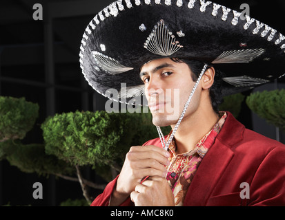 Uomo che porta il cappello Foto Stock