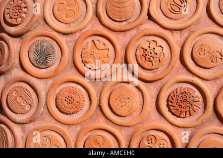 Benalla murale in ceramica in stile di architetto spagnolo Antonio Gaudi sul bordo del lago Benalla Victoria Australia Foto Stock