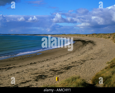 KILMORE QUAY CO WEXFORD REPUBBLICA DI IRLANDA UNIONE EUROPEA Ottobre la spiaggia deserta su una curva lunga bay Foto Stock