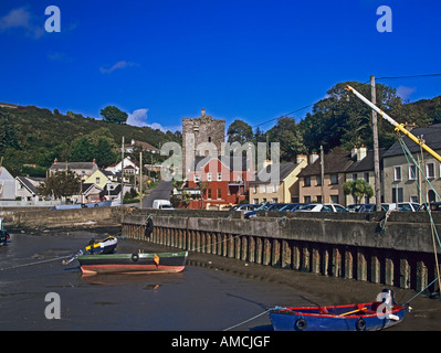 BALLYHACK CO WEXFORD REPUBBLICA DI IRLANDA UNIONE EUROPEA Ottobre vista del Castello dal porto Foto Stock