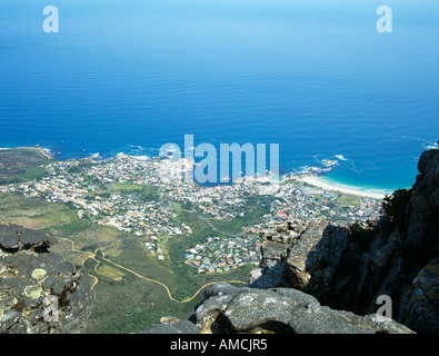 Città del Capo SUD AFRICA Ottobre vista su tutta la città di Clifton e Camps Bay dalla cima della montagna della tavola Foto Stock