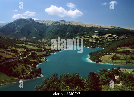 Il lago di Fiastra Macerata Campagna Marche Sibillini Appennino Italia Europa Foto Stock