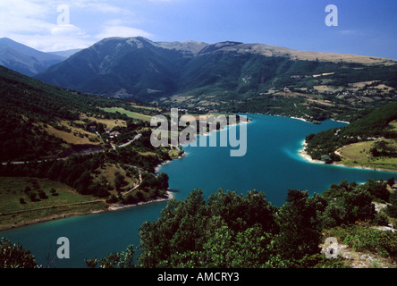 Il lago di Fiastra Macerata Campagna Marche Sibillini Appennino Italia Europa Foto Stock