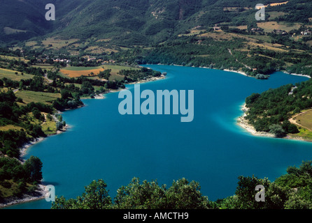 Il lago di Fiastra Macerata Campagna Marche Sibillini Appennino Italia Europa Foto Stock