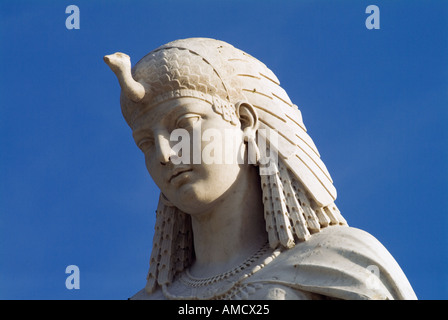 Testa di Cleopatra dalla statua raffigurante l'Africa sull'Albert Memorial Kensington Londra Inghilterra REGNO UNITO Foto Stock