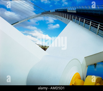 Gateshead Millennium Bridge eye Foto Stock