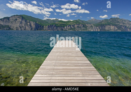 Dock sul Lago, Lago di Garda, Italia Foto Stock