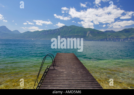 Dock sul Lago, Lago di Garda, Italia Foto Stock